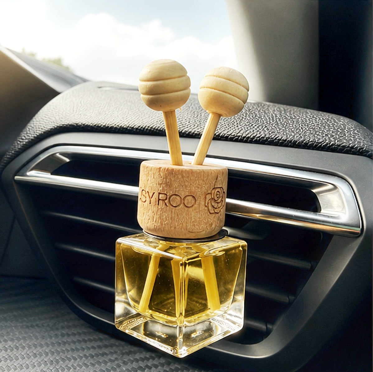 Rosy roo citrus spice car diffuser with clipping into car vent.